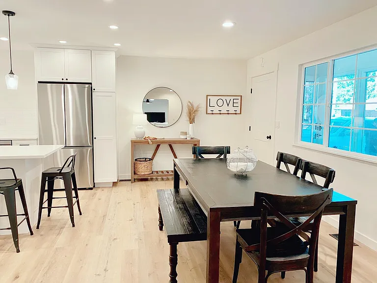 2604 Knox Ave — Photo 5