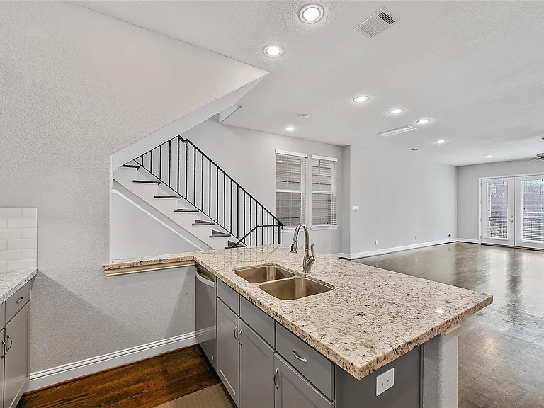 1221 W 19th St #B — Photo 10