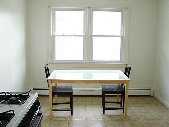 Windiwside dining allows an even larger table for plenty of guests