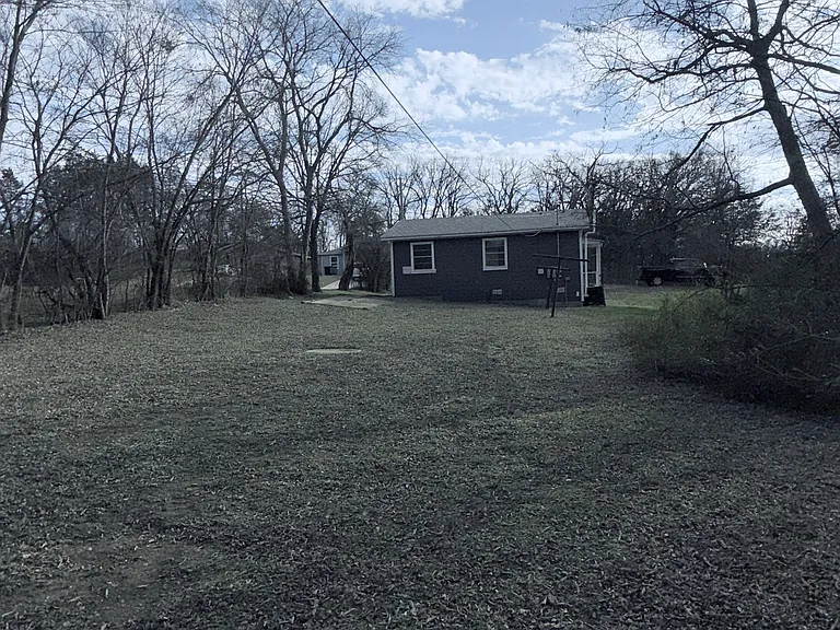 505 E Shepherd St — Photo 16