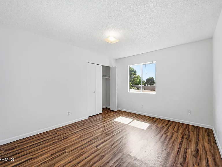 436 W Clark St #202 — Photo 13