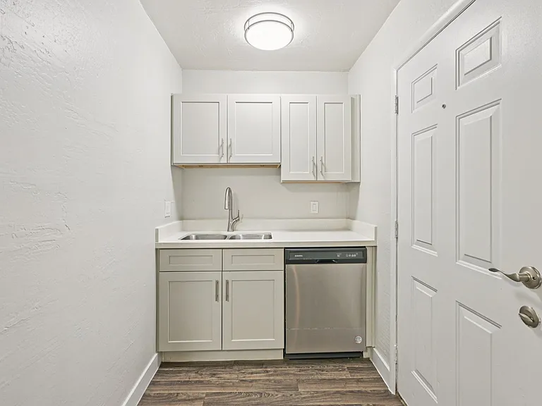 Connect on University Apartments — Photo 25