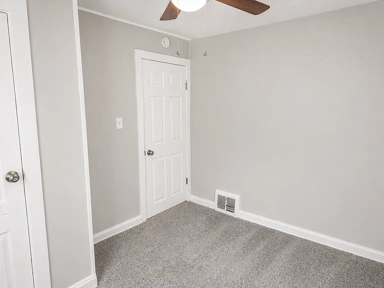 2924 Farrow Ave — Photo 9
