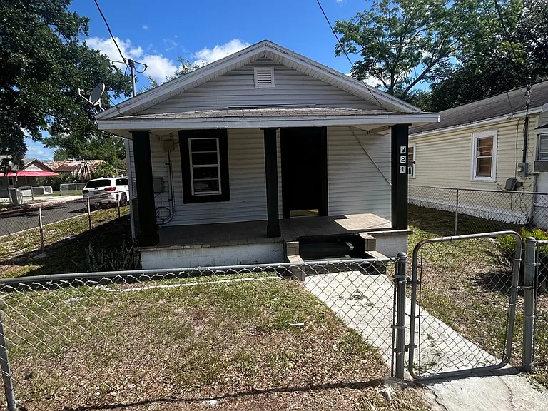 321 Emma St — Photo 1