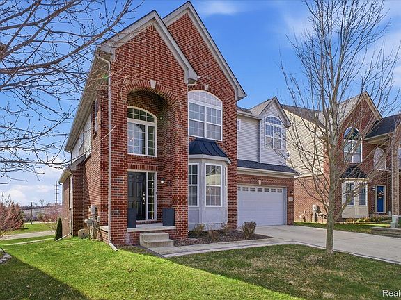 2nd image of 4930 E Stonegate Cir