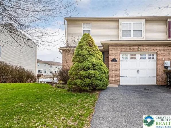 4 Olde Penn Dr, Easton, PA 18045