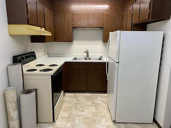 3rd image of 300 W Bert St