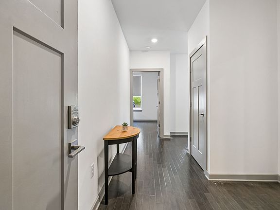 4th image of 1638 54th Ave N #101