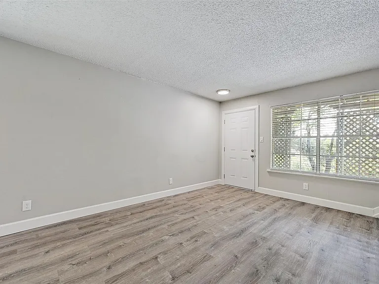 1200 Banister Ln #4 — Photo 7