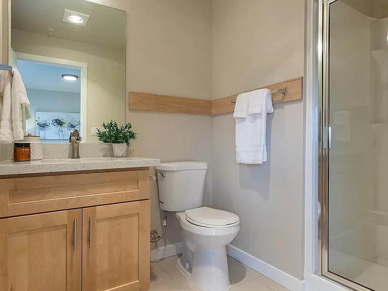 4521 8th Ave NE #401 — Photo 7
