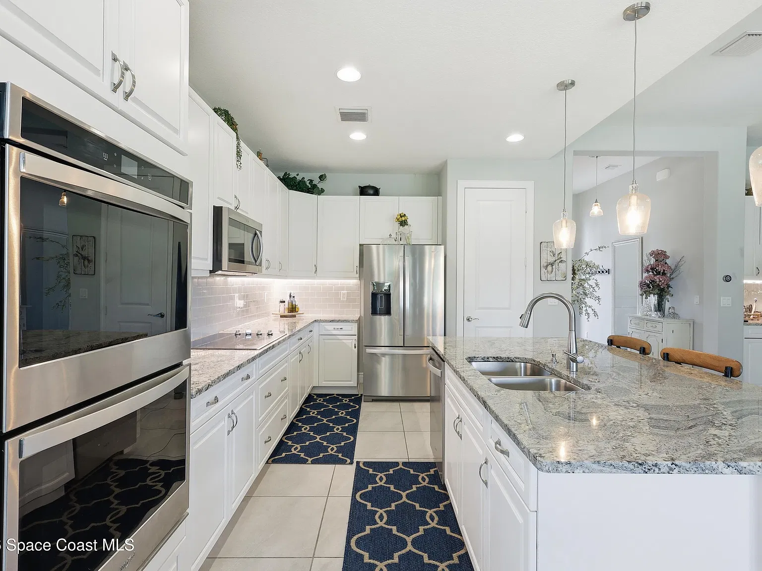 4 bed, 2.0 bath, 2294 sqft, $3,500 — Photo 2