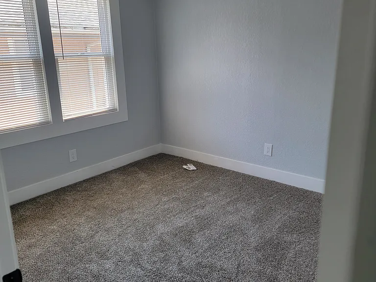 325 Van Brunt Blvd — Photo 6