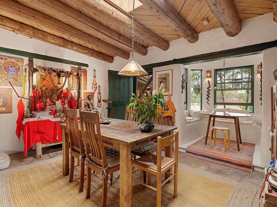Living / Dining room with Nook