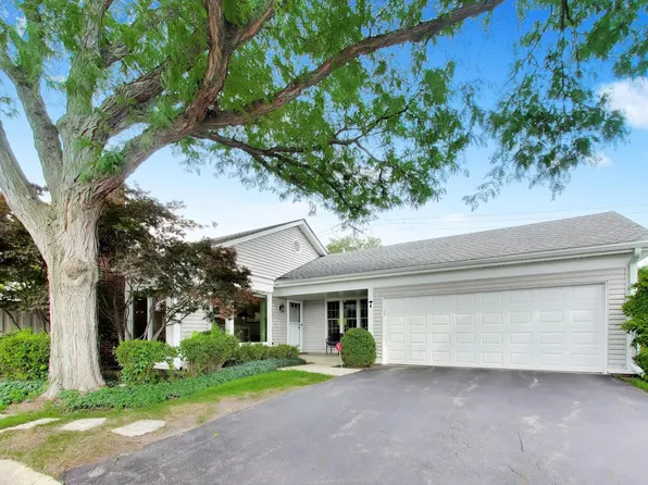 7 The Court Of Hidden Bay, Northbrook, IL 60062