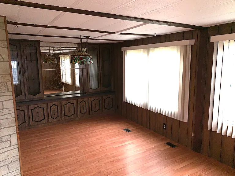10 Cedar St — Photo 3