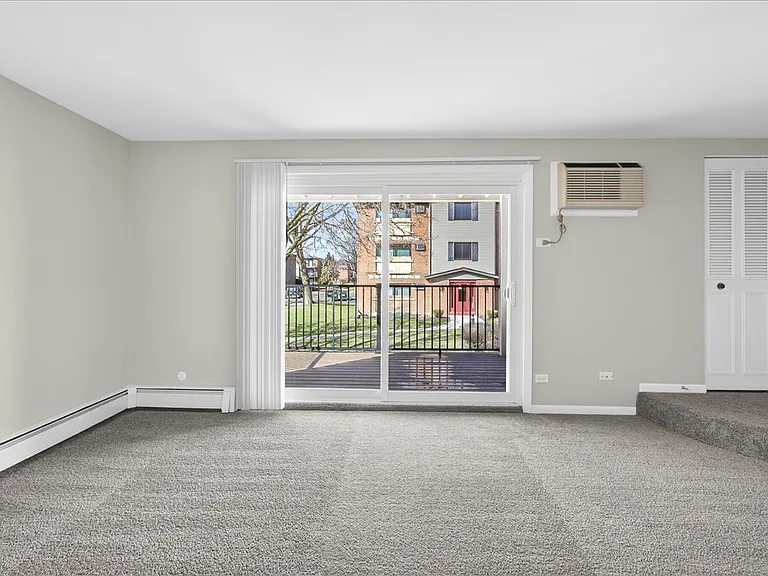 708 W 65th St #6 — Photo 12