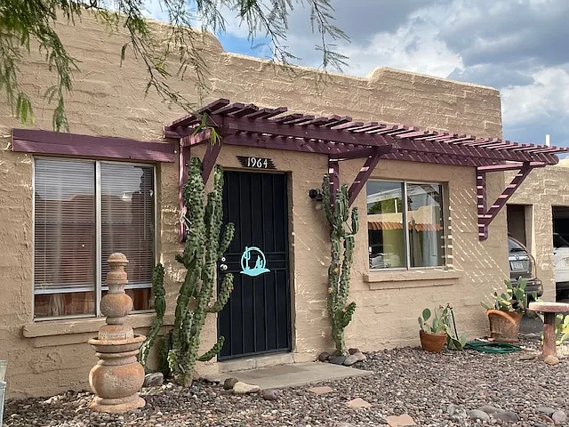 1964 W Record St — Photo 1