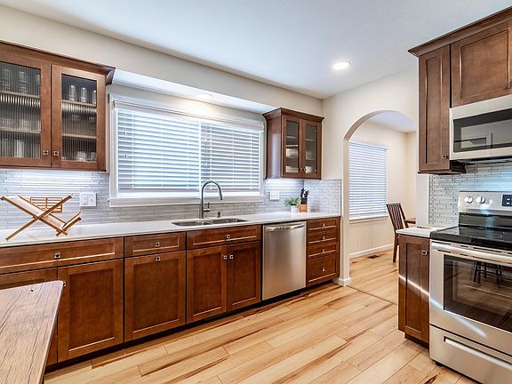 3rd image of 1634 Hinton Dr