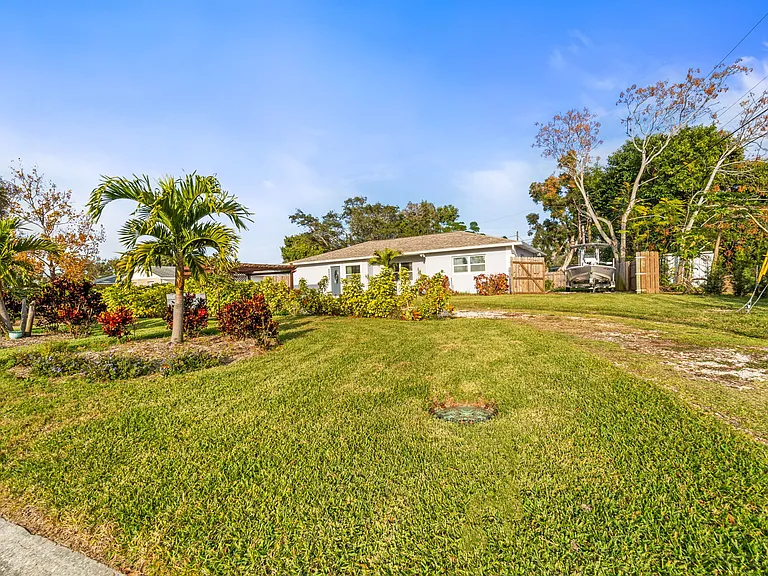 5120 Aragon Way S — Photo 40