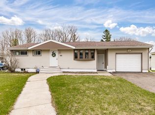 606 Maple Bend Dr, Duluth, MN 55811