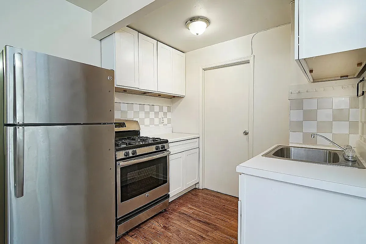 205 Allen Street — Photo 4