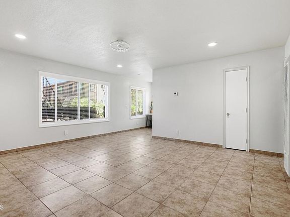 3rd image of 1920 N H St APT 133