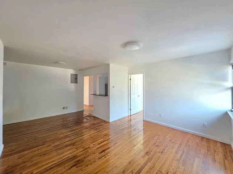 40 Bradley Ave #2 — Photo 4