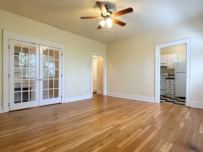 Marcella Apartments — Photo 25