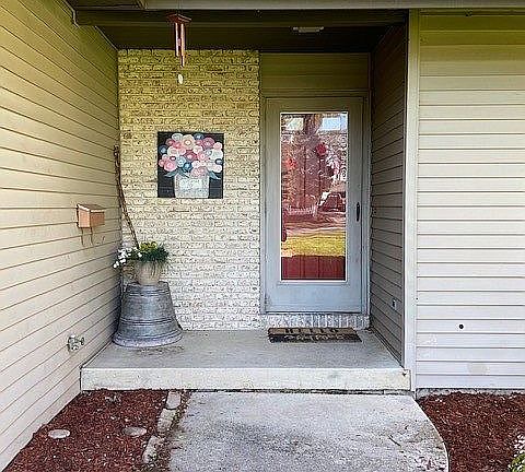 2nd image of 906 E Washington St