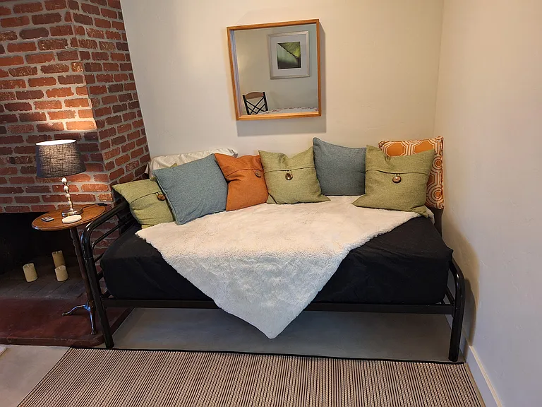 Cozy reading nook (twin daybed for guests)