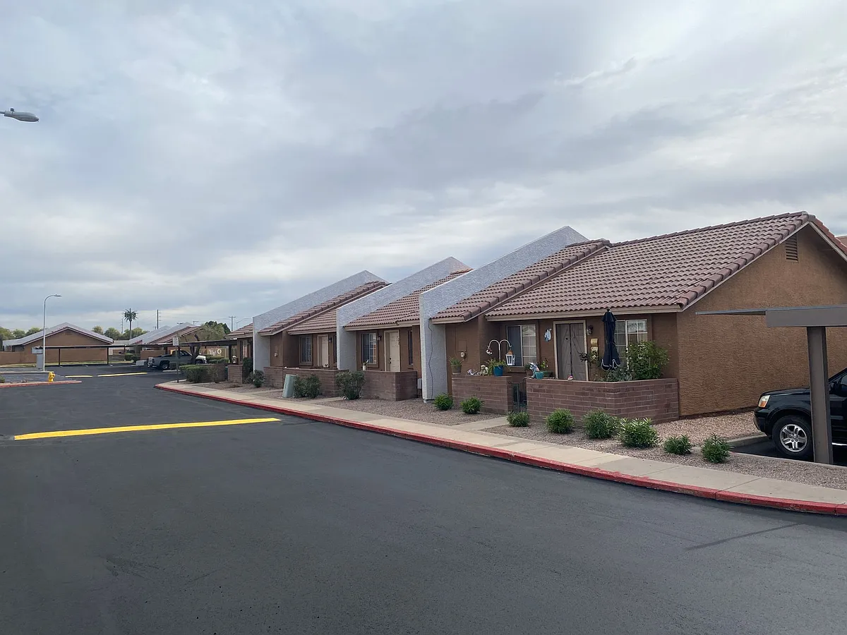 Building Photo - Lindsay Villas Townhomes