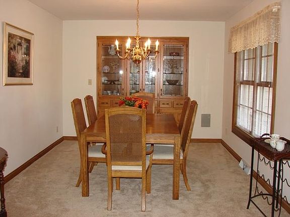 4th image of 9811 S Deerpath Dr