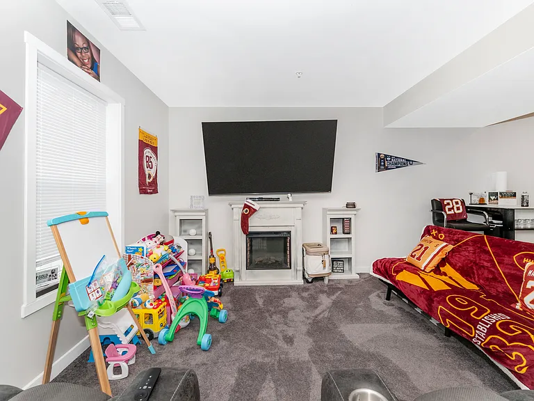 31 Moses Dr — Photo 13