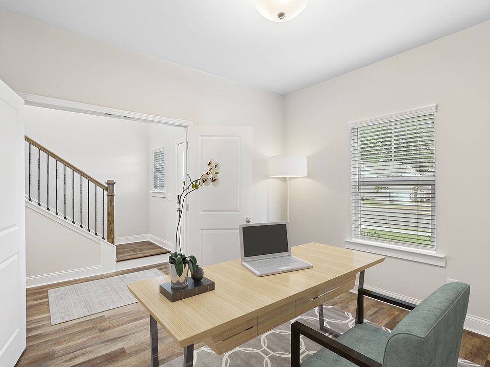 Private office space at the entrance of the home