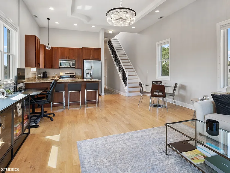 2127 W Walton St #3 — Photo 15