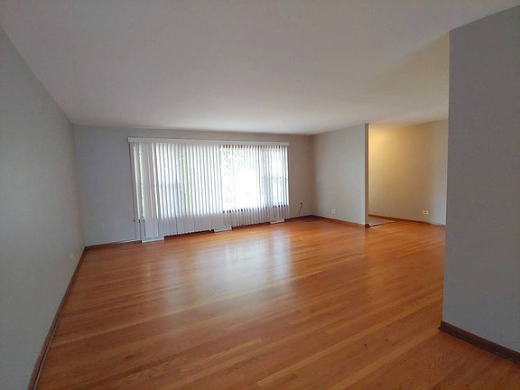 5th image of 29 E Lake Shore Dr