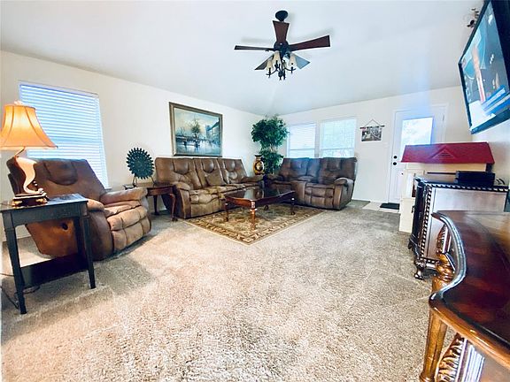 3rd image of 515 Robinwood Dr
