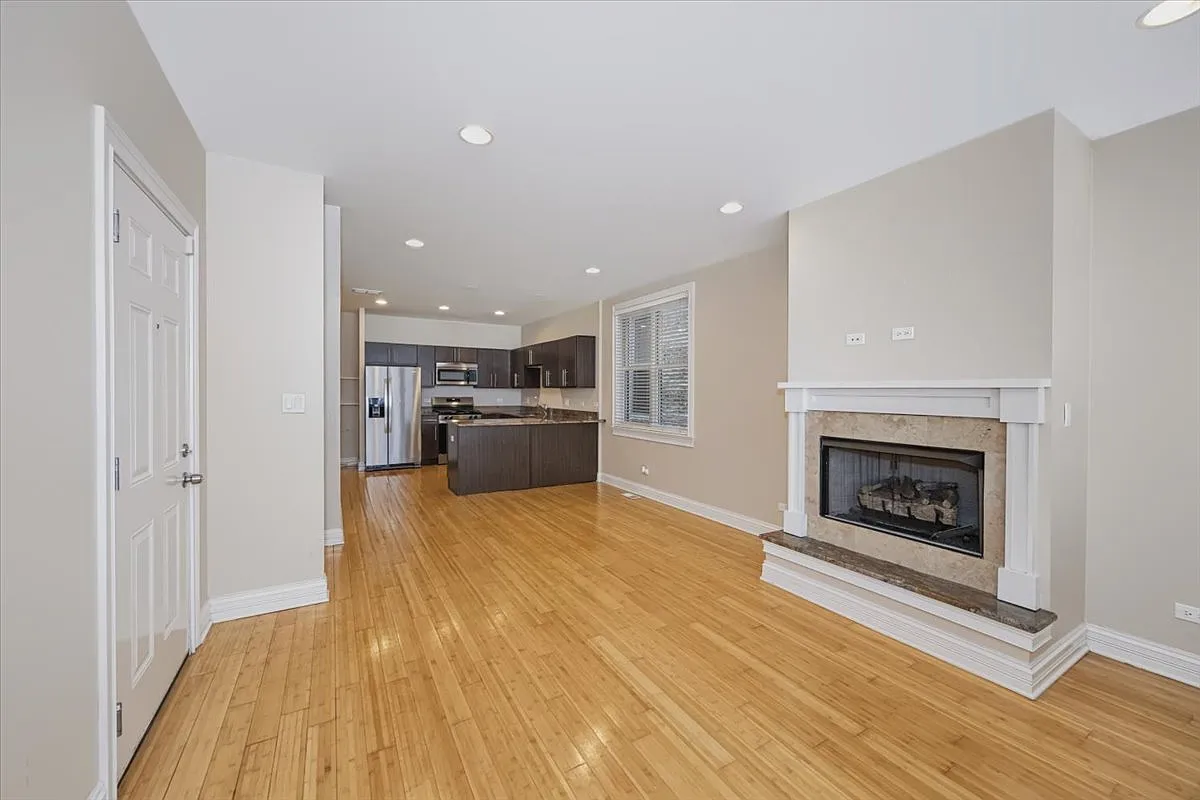 3 bed, 2400 sqft, $3,300 — Photo 1