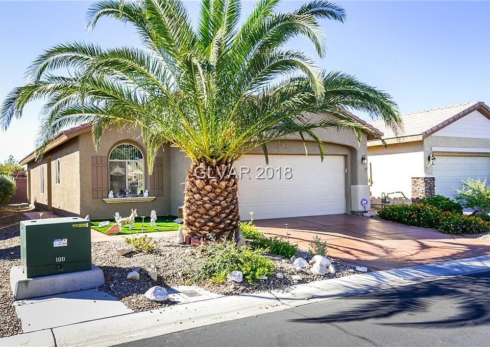 Well landscaped and finished driveway. 3bedroom home in 55+