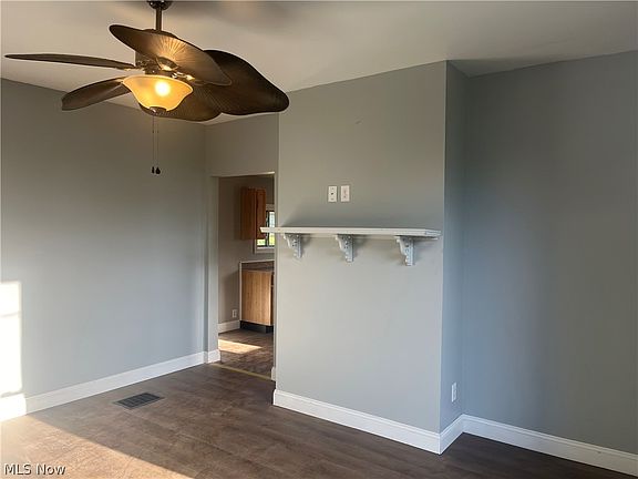 4th image of 1347 Playford Ave