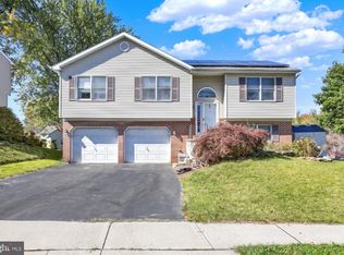 200 Fairway Dr, Reading, PA 19606