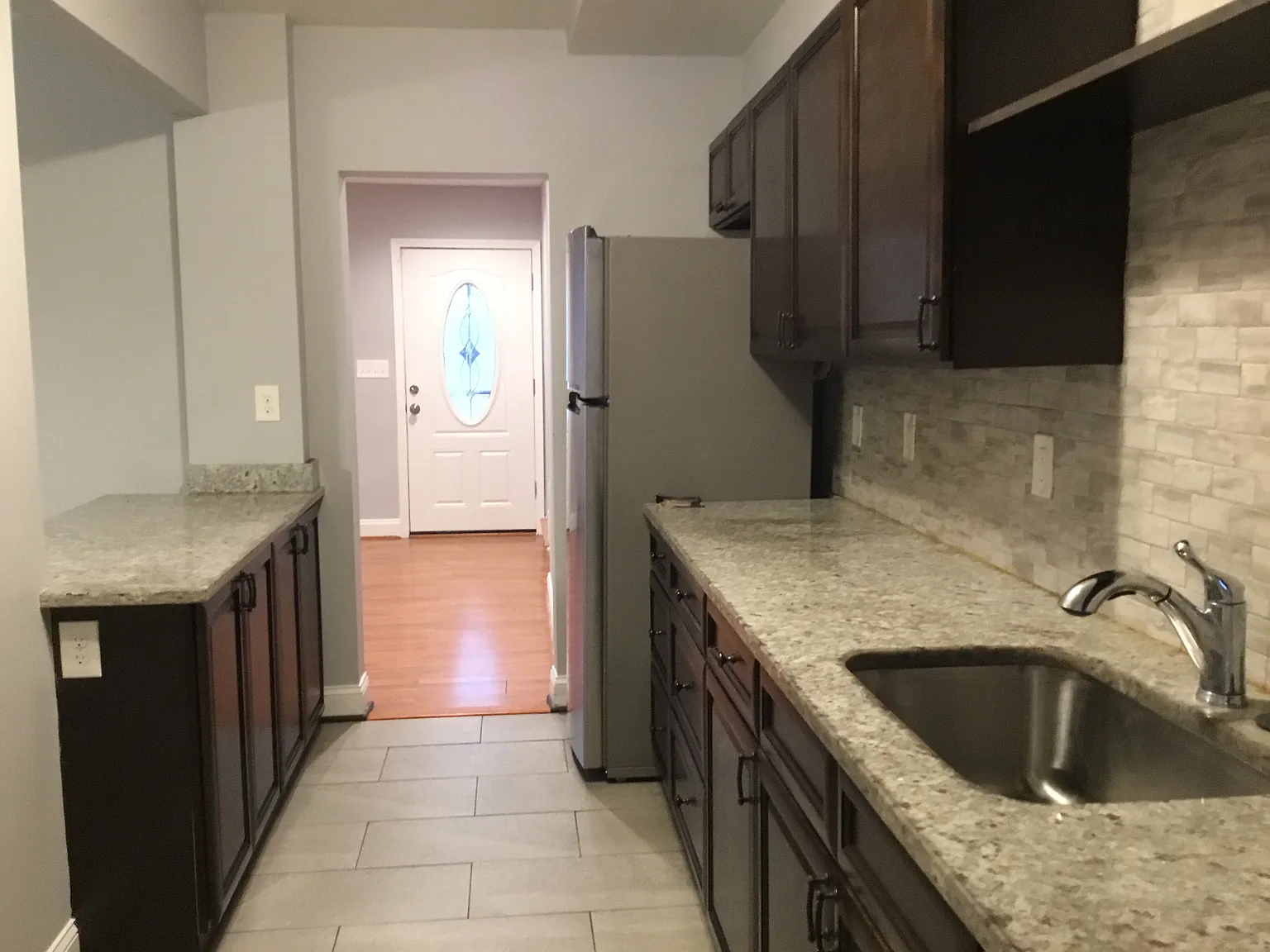 3 bed, 1100 sqft, $1,650 — Photo 2