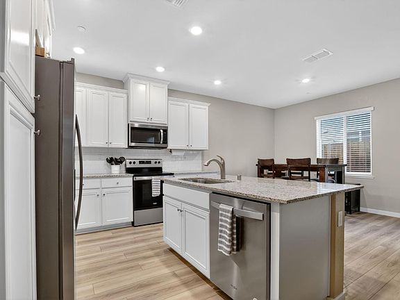 4th image of 2730 Bedell Street