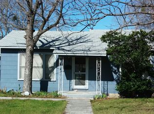 1111 Bois Darc St, Lockhart, TX 78644