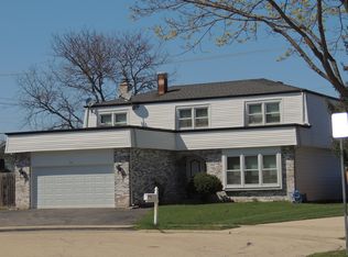 816 Tanglewood Dr, Wheeling, IL 60090