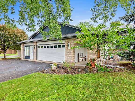 2nd image of 998 99th Ln NE