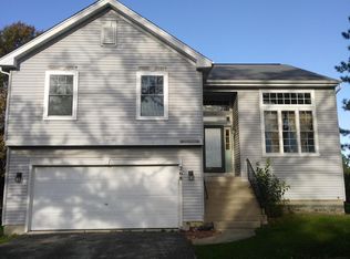 268 W Prairie Ln, Round Lake, IL 60073