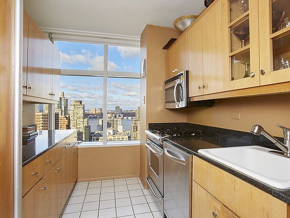 4th image of 160 W 66th St APT 25H