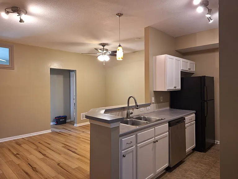 992 Findley St — Photo 1