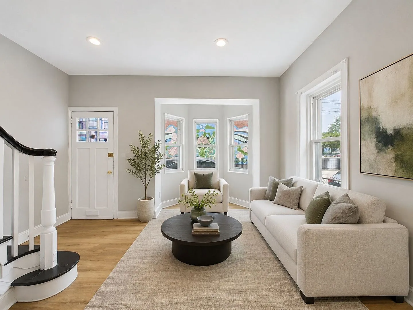 3 bed, 1.5 bath house with large yard — Photo 1